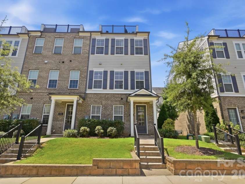 2526 Kenmore Avenue, Charlotte, NC 28204.  MLS# CAR4415066, YatesRealty ID 45864. 