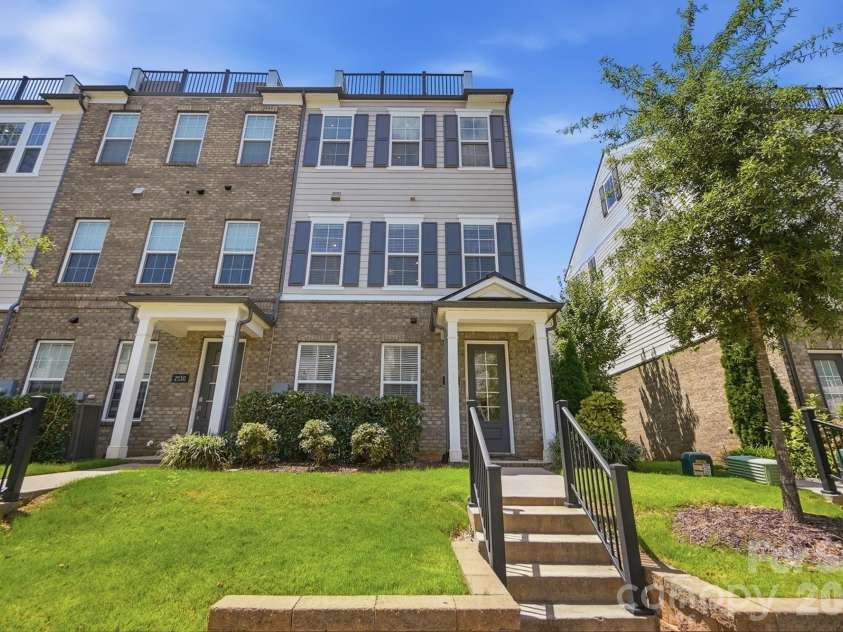 2526 Kenmore Avenue, Charlotte, NC 28204.  MLS# CAR4415066, YatesRealty ID 45864. 