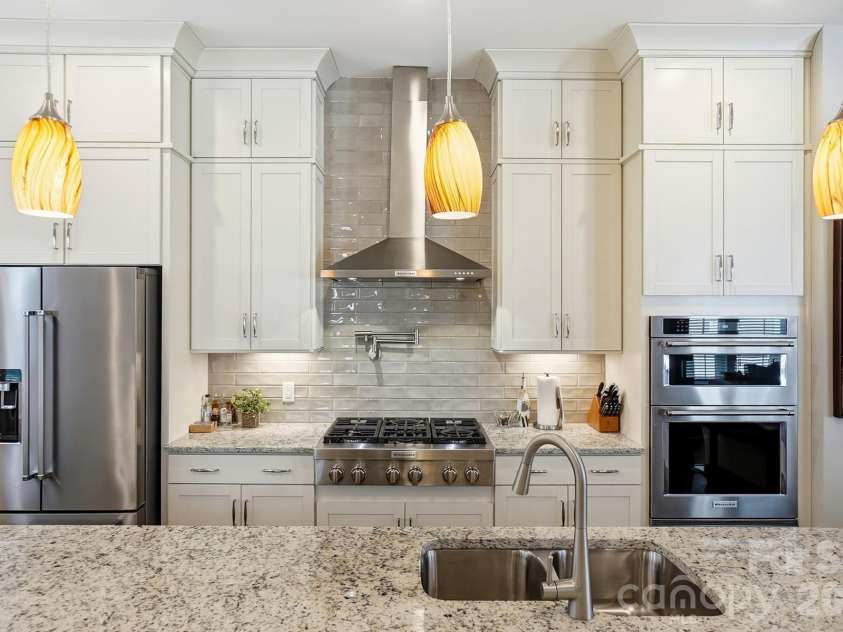 2526 Kenmore Avenue, Charlotte, NC 28204.  MLS# CAR4415066, YatesRealty ID 45864. 