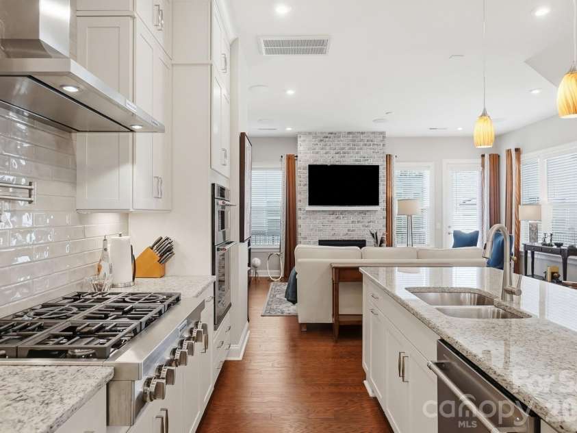 2526 Kenmore Avenue, Charlotte, NC 28204.  MLS# CAR4415066, YatesRealty ID 45864. 