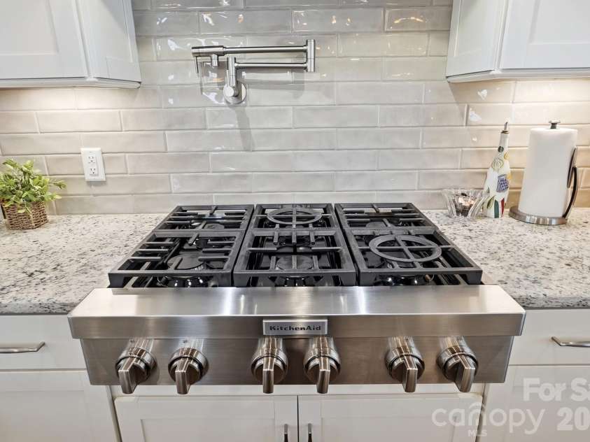 2526 Kenmore Avenue, Charlotte, NC 28204.  MLS# CAR4415066, YatesRealty ID 45864. 