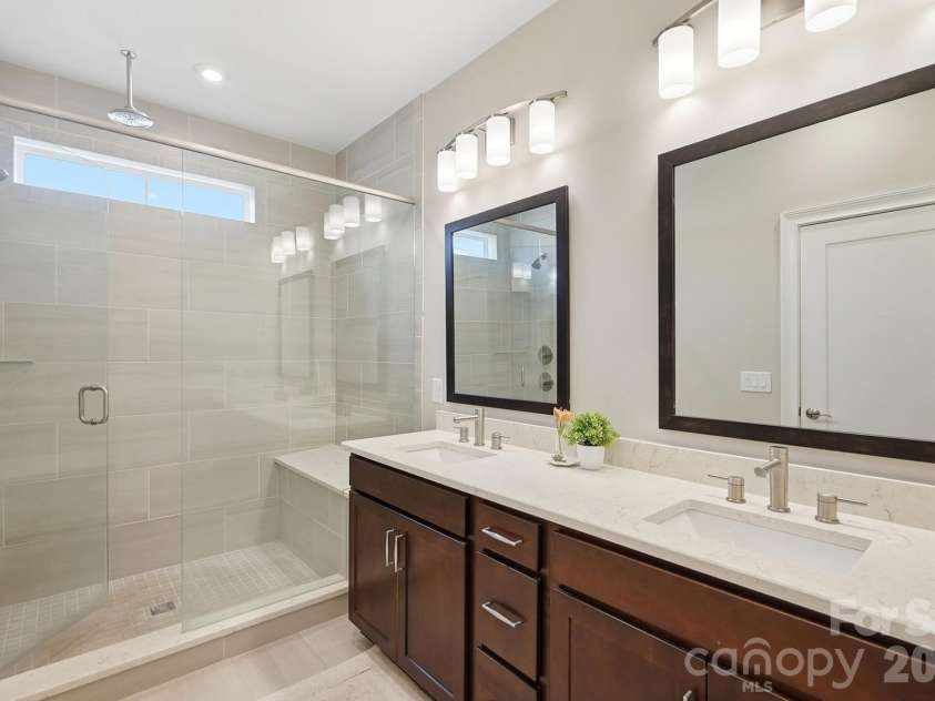 2526 Kenmore Avenue, Charlotte, NC 28204.  MLS# CAR4415066, YatesRealty ID 45864. 