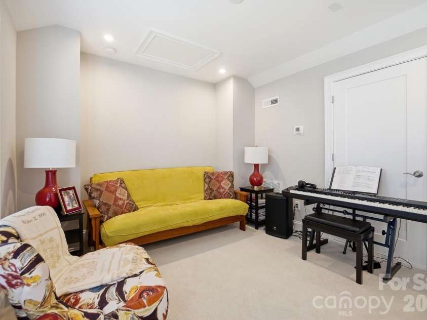 2526 Kenmore Avenue, Charlotte, NC 28204.  MLS# CAR4415066, YatesRealty ID 45864. 