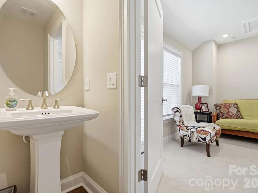 2526 Kenmore Avenue, Charlotte, NC 28204.  MLS# CAR4415066, YatesRealty ID 45864. 
