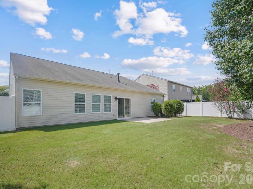 13201 Ferguson Forest Drive, Charlotte, NC 28273.  MLS# CAR4414972, YatesRealty ID 45865. Fenced Backyard