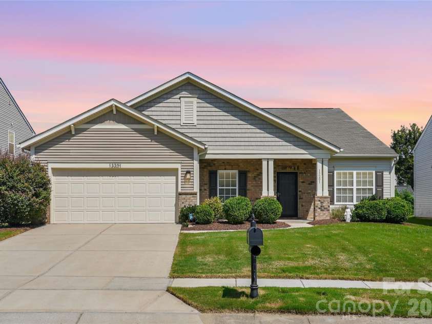 13201 Ferguson Forest Drive, Charlotte, NC 28273.  MLS# CAR4414972, YatesRealty ID 45865. Main-Level Living