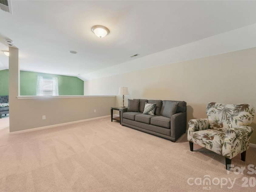 13201 Ferguson Forest Drive, Charlotte, NC 28273.  MLS# CAR4414972, YatesRealty ID 45865. Spacious Upstairs Loft