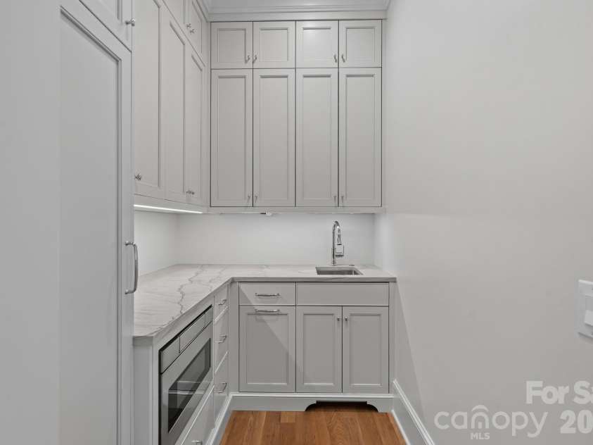 1220 Biltmore Drive, Charlotte, NC 28207.  MLS# CAR4414885, YatesRealty ID 45867. 