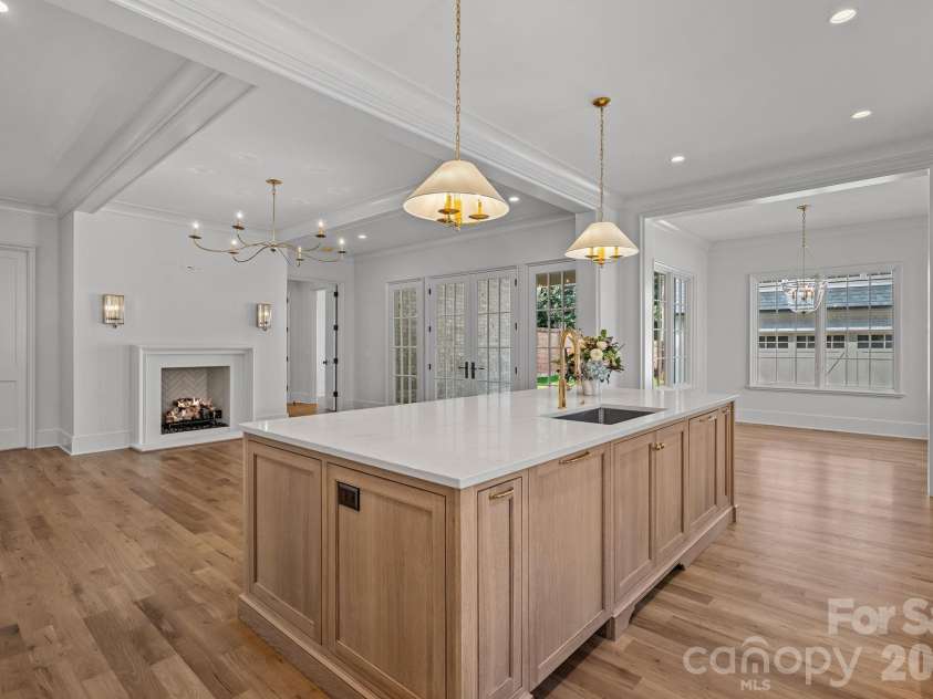 1220 Biltmore Drive, Charlotte, NC 28207.  MLS# CAR4414885, YatesRealty ID 45867. 
