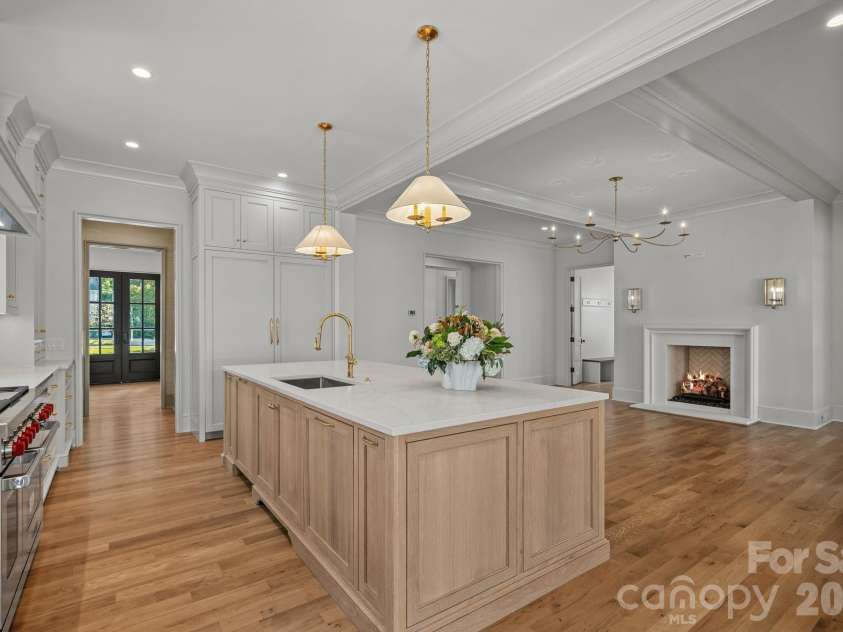 1220 Biltmore Drive, Charlotte, NC 28207.  MLS# CAR4414885, YatesRealty ID 45867. 