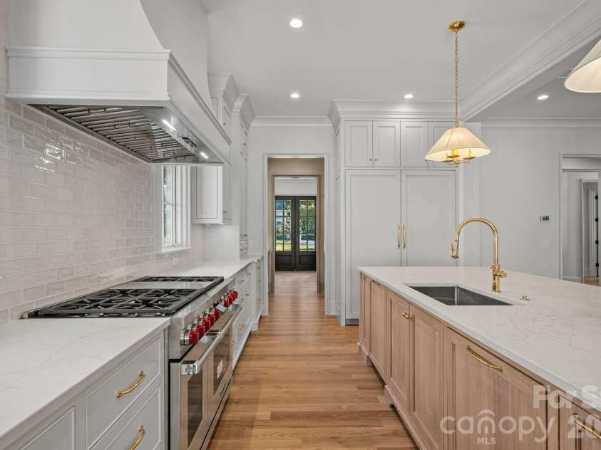 1220 Biltmore Drive, Charlotte, NC 28207.  MLS# CAR4414885, YatesRealty ID 45867. 