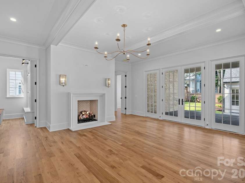 1220 Biltmore Drive, Charlotte, NC 28207.  MLS# CAR4414885, YatesRealty ID 45867. 