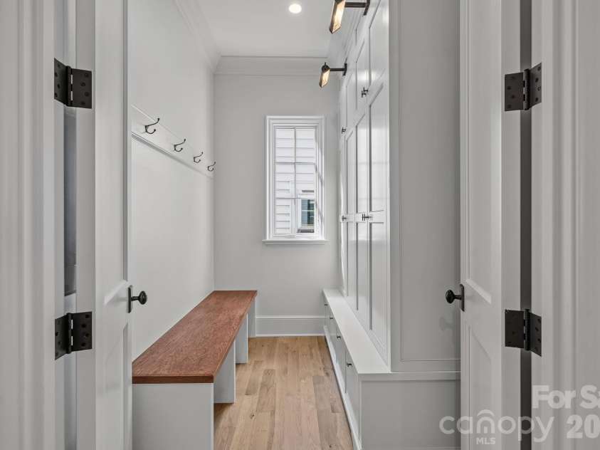 1220 Biltmore Drive, Charlotte, NC 28207.  MLS# CAR4414885, YatesRealty ID 45867. 