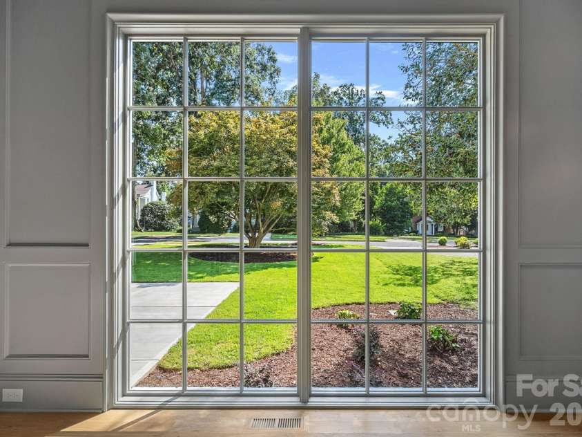 1220 Biltmore Drive, Charlotte, NC 28207.  MLS# CAR4414885, YatesRealty ID 45867. 