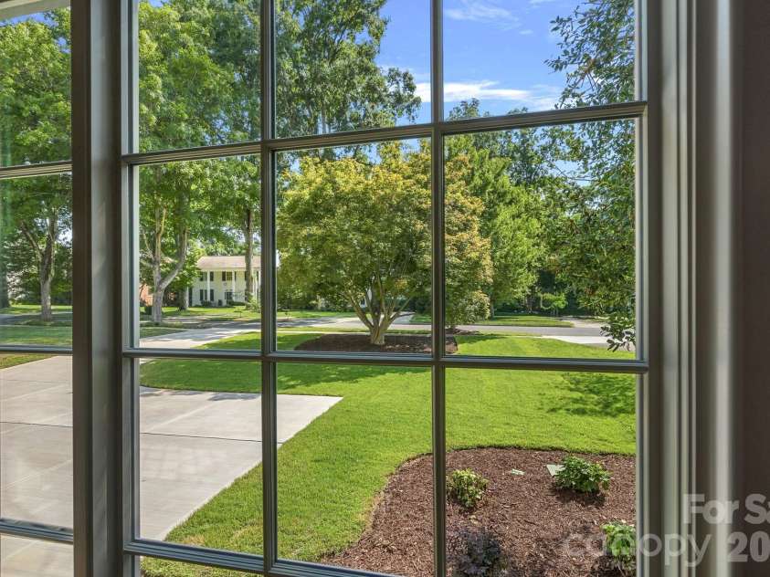 1220 Biltmore Drive, Charlotte, NC 28207.  MLS# CAR4414885, YatesRealty ID 45867. 