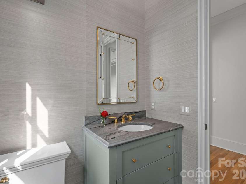 1220 Biltmore Drive, Charlotte, NC 28207.  MLS# CAR4414885, YatesRealty ID 45867. 