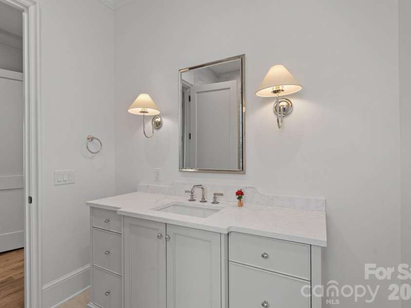 1220 Biltmore Drive, Charlotte, NC 28207.  MLS# CAR4414885, YatesRealty ID 45867. 