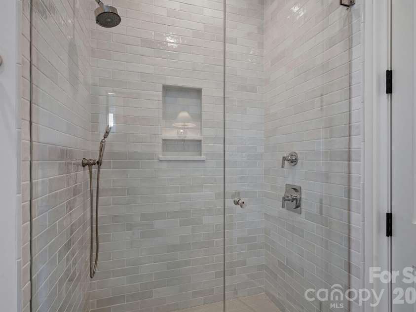 1220 Biltmore Drive, Charlotte, NC 28207.  MLS# CAR4414885, YatesRealty ID 45867. 