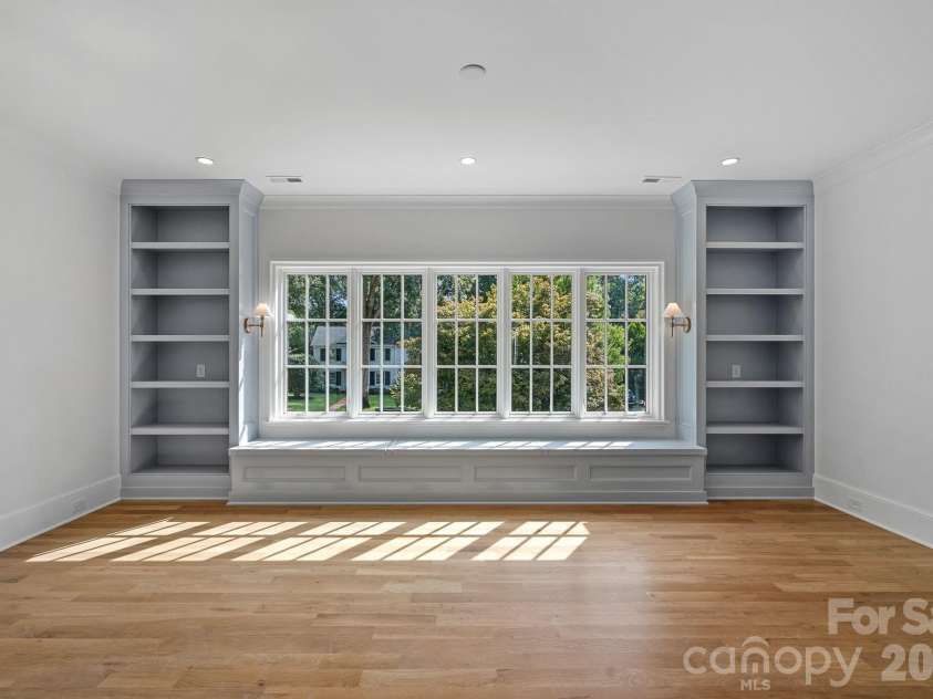 1220 Biltmore Drive, Charlotte, NC 28207.  MLS# CAR4414885, YatesRealty ID 45867. 