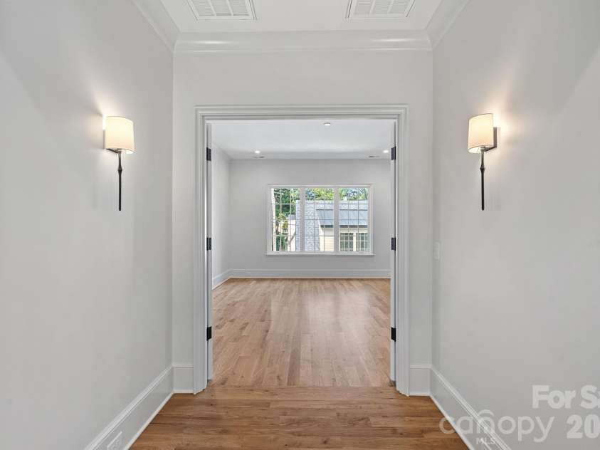 1220 Biltmore Drive, Charlotte, NC 28207.  MLS# CAR4414885, YatesRealty ID 45867. 