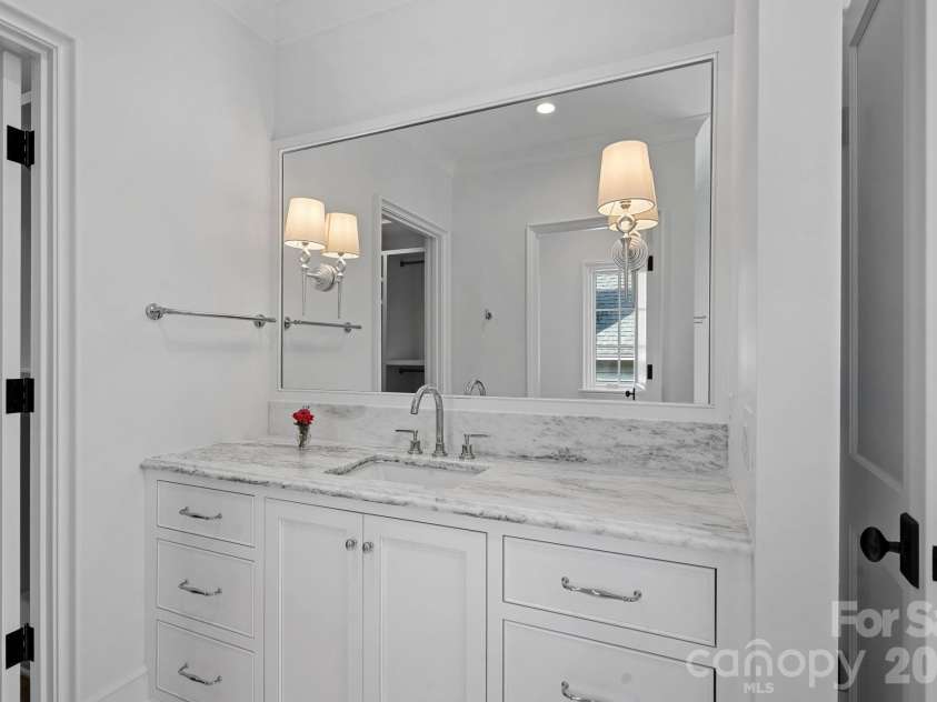 1220 Biltmore Drive, Charlotte, NC 28207.  MLS# CAR4414885, YatesRealty ID 45867. 