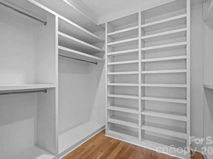 1220 Biltmore Drive, Charlotte, NC 28207.  MLS# CAR4414885, YatesRealty ID 45867. 
