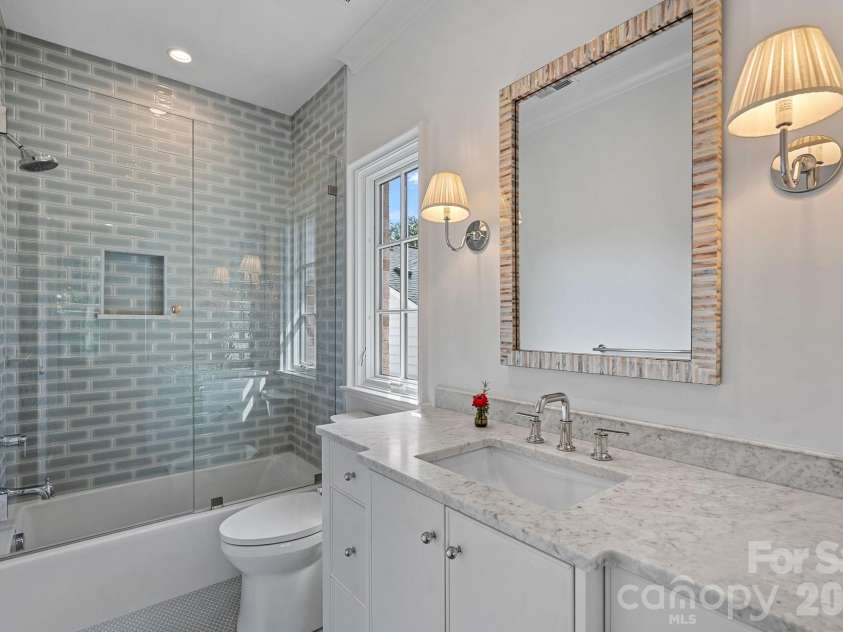 1220 Biltmore Drive, Charlotte, NC 28207.  MLS# CAR4414885, YatesRealty ID 45867. 