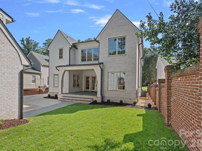 1220 Biltmore Drive, Charlotte, NC 28207.  MLS# CAR4414885, YatesRealty ID 45867. 