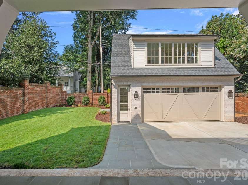1220 Biltmore Drive, Charlotte, NC 28207.  MLS# CAR4414885, YatesRealty ID 45867. 