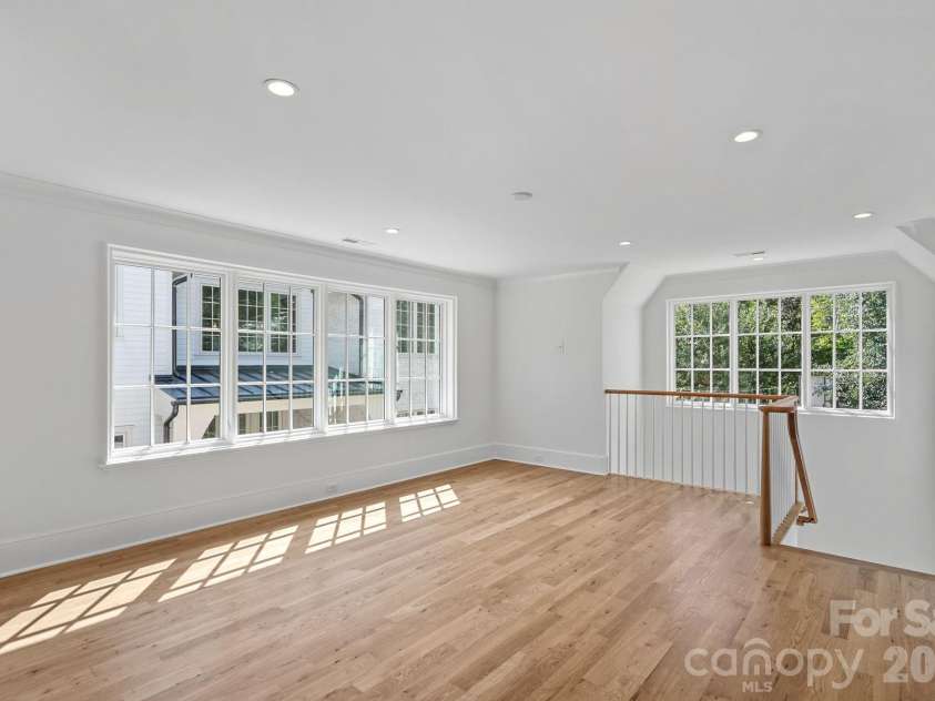 1220 Biltmore Drive, Charlotte, NC 28207.  MLS# CAR4414885, YatesRealty ID 45867. 