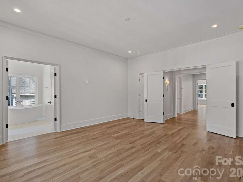 1220 Biltmore Drive, Charlotte, NC 28207.  MLS# CAR4414885, YatesRealty ID 45867. 