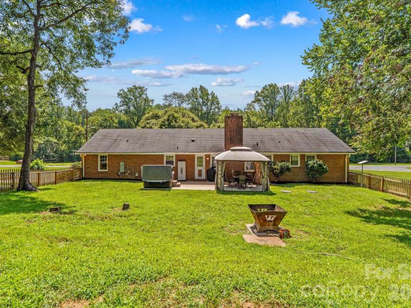 140 Spicewood Lane, Salisbury, NC 28147.  MLS# CAR4414651, YatesRealty ID 45868. 