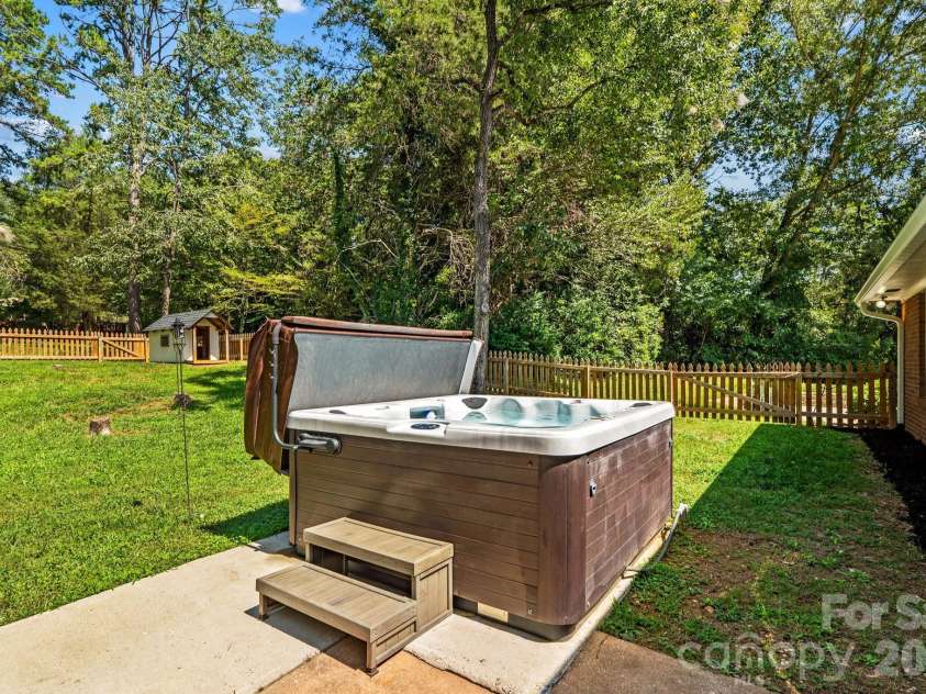 140 Spicewood Lane, Salisbury, NC 28147.  MLS# CAR4414651, YatesRealty ID 45868. 
