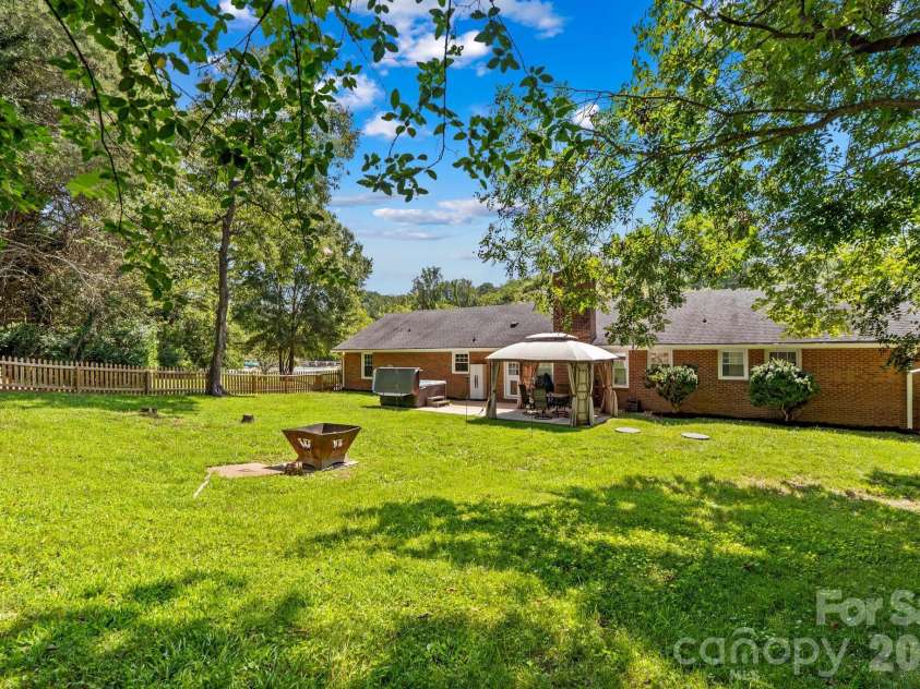 140 Spicewood Lane, Salisbury, NC 28147.  MLS# CAR4414651, YatesRealty ID 45868. 