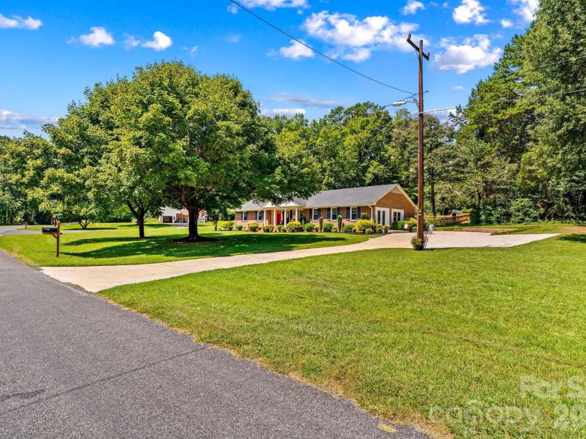 140 Spicewood Lane, Salisbury, NC 28147.  MLS# CAR4414651, YatesRealty ID 45868. 