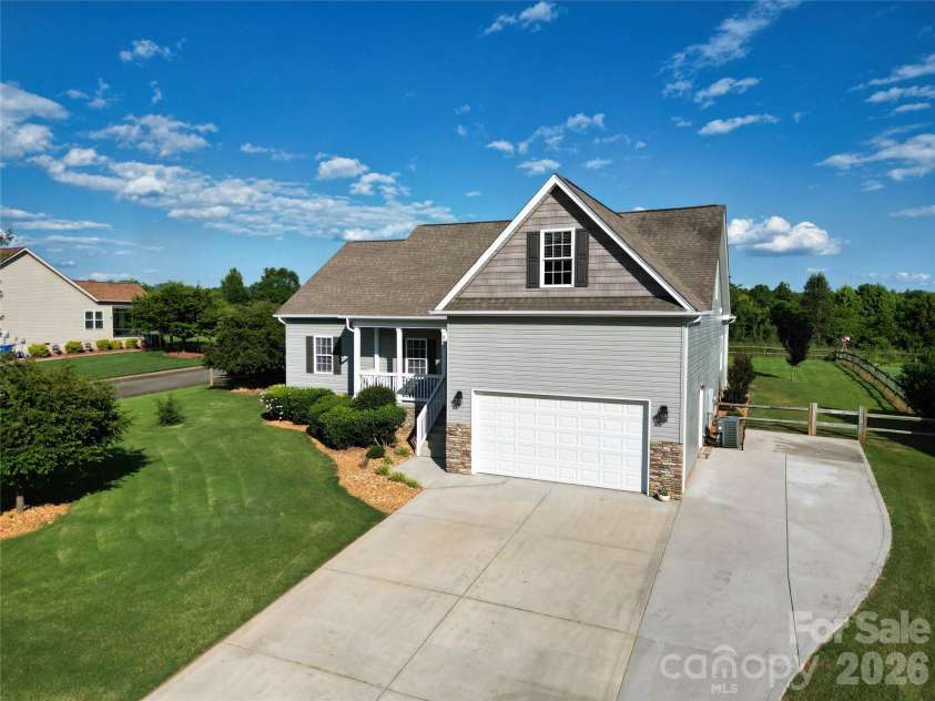 141 Logan Ridge Drive, Statesville, NC 28677.  MLS# CAR4414701, YatesRealty ID 45869. 