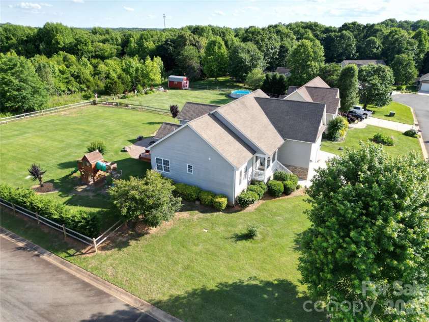 141 Logan Ridge Drive, Statesville, NC 28677.  MLS# CAR4414701, YatesRealty ID 45869. 