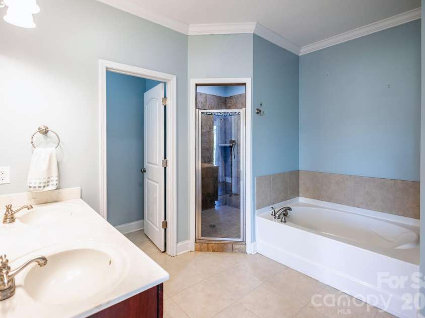 141 Logan Ridge Drive, Statesville, NC 28677.  MLS# CAR4414701, YatesRealty ID 45869. 