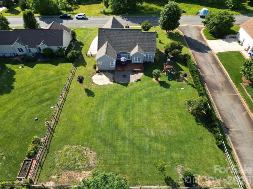 141 Logan Ridge Drive, Statesville, NC 28677.  MLS# CAR4414701, YatesRealty ID 45869. 