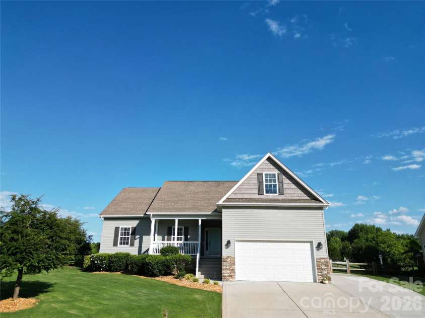 141 Logan Ridge Drive, Statesville, NC 28677.  MLS# CAR4414701, YatesRealty ID 45869. 