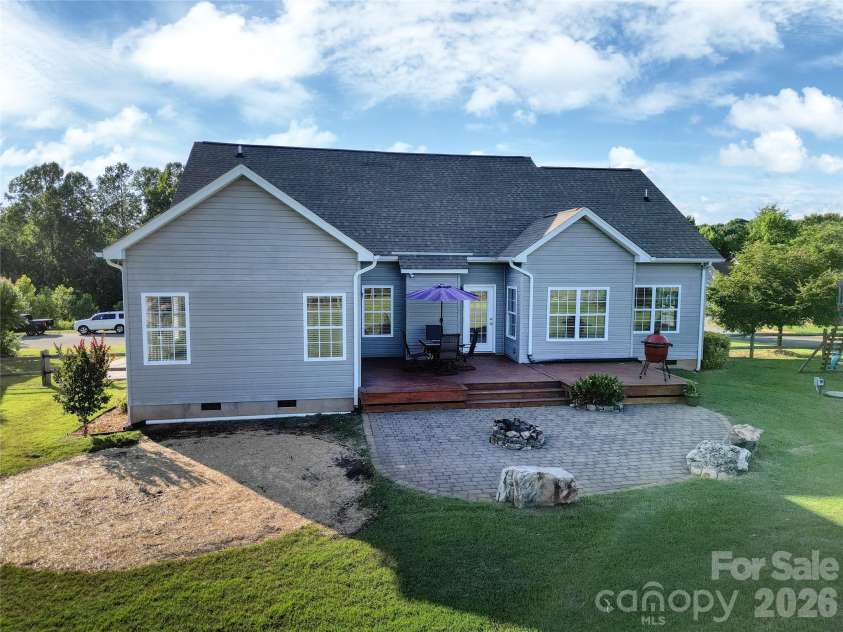 141 Logan Ridge Drive, Statesville, NC 28677.  MLS# CAR4414701, YatesRealty ID 45869. 