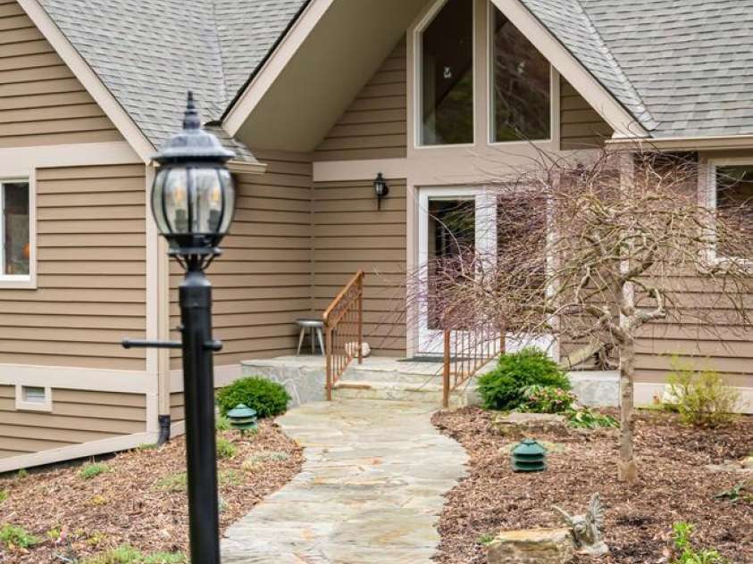 173 Winding Meadows Drive, Flat Rock, NC 28731.  MLS# CAR4234508, YatesRealty ID 4587. 