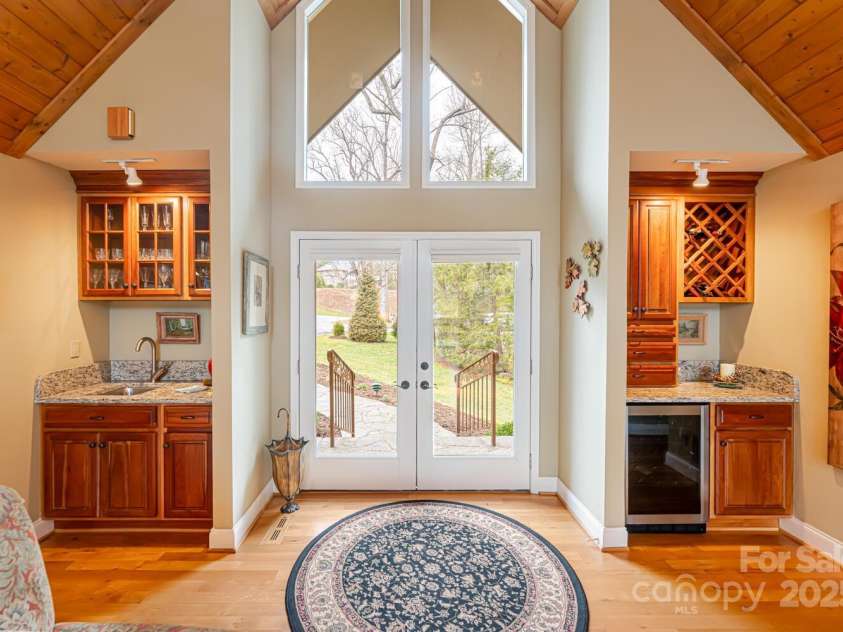 173 Winding Meadows Drive, Flat Rock, NC 28731.  MLS# CAR4234508, YatesRealty ID 4587. 