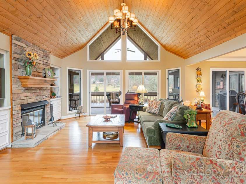 173 Winding Meadows Drive, Flat Rock, NC 28731.  MLS# CAR4234508, YatesRealty ID 4587. 