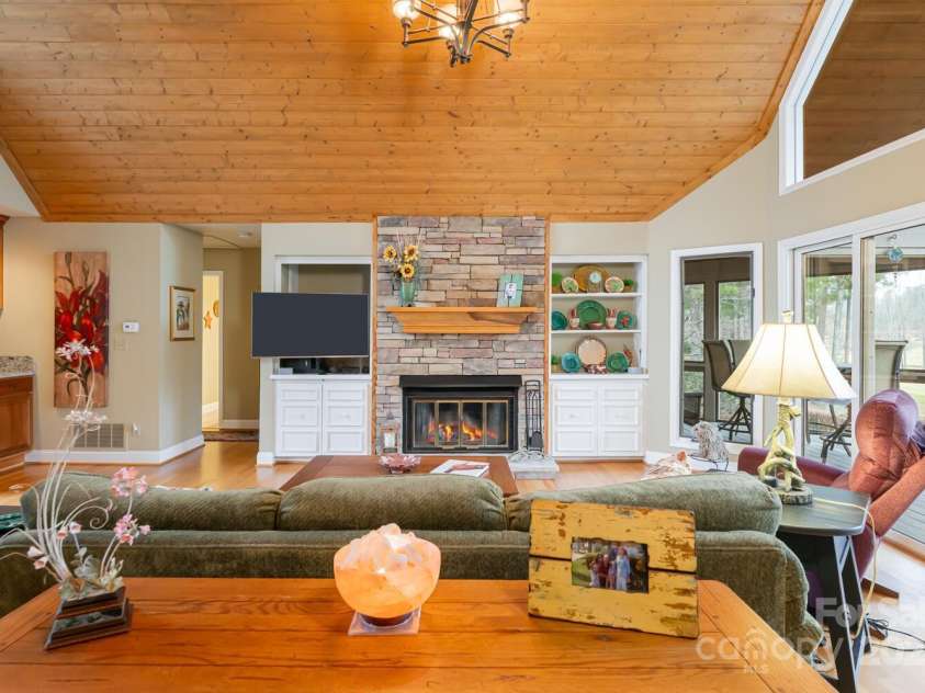 173 Winding Meadows Drive, Flat Rock, NC 28731.  MLS# CAR4234508, YatesRealty ID 4587. 