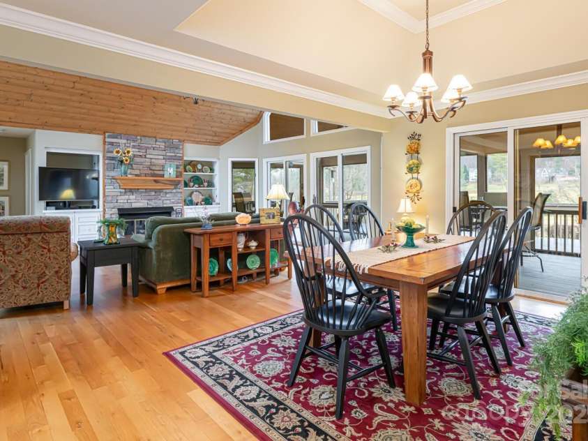 173 Winding Meadows Drive, Flat Rock, NC 28731.  MLS# CAR4234508, YatesRealty ID 4587. 