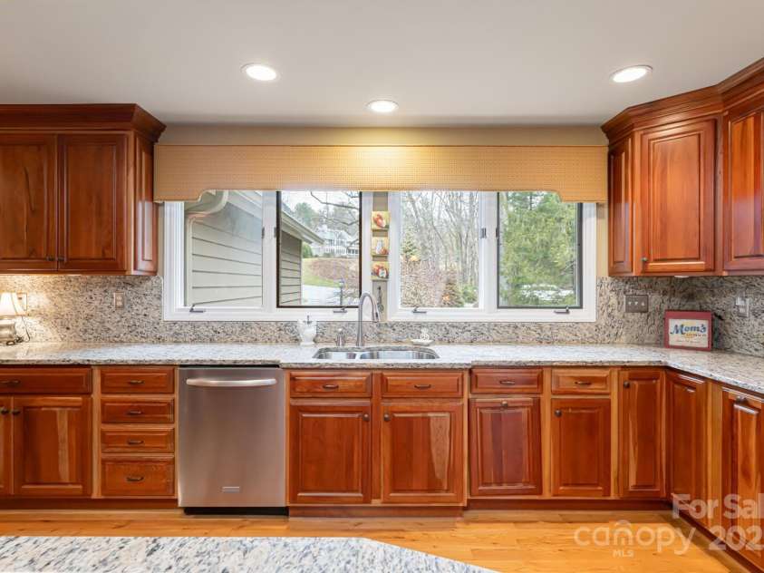 173 Winding Meadows Drive, Flat Rock, NC 28731.  MLS# CAR4234508, YatesRealty ID 4587. 