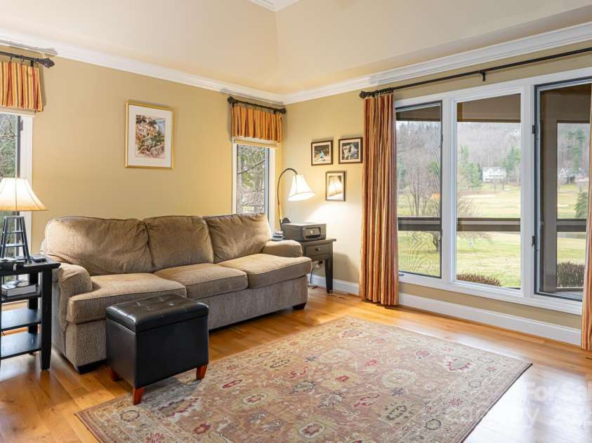 173 Winding Meadows Drive, Flat Rock, NC 28731.  MLS# CAR4234508, YatesRealty ID 4587. 