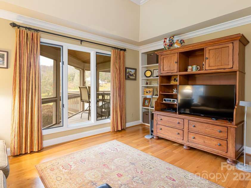 173 Winding Meadows Drive, Flat Rock, NC 28731.  MLS# CAR4234508, YatesRealty ID 4587. 