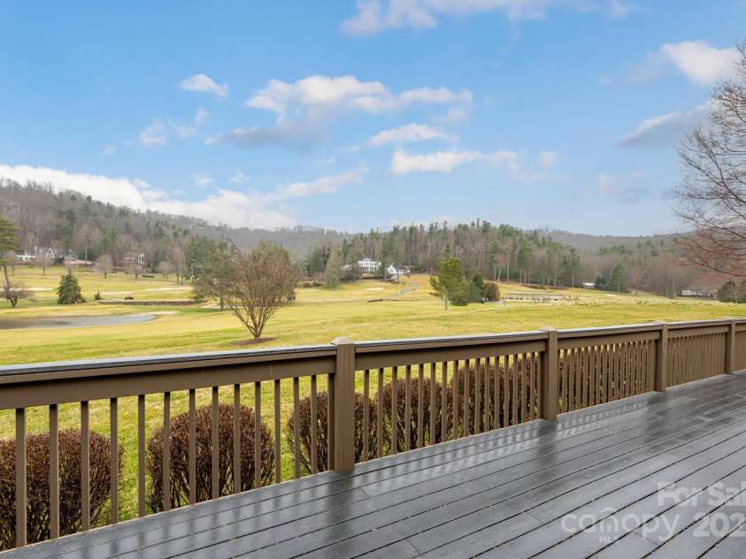 173 Winding Meadows Drive, Flat Rock, NC 28731.  MLS# CAR4234508, YatesRealty ID 4587. 